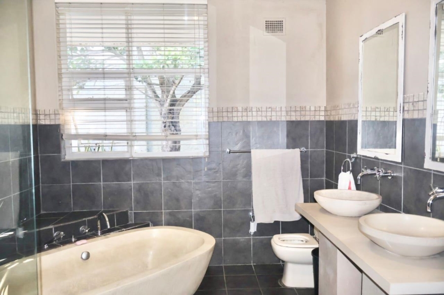 To Let 3 Bedroom Property for Rent in Loevenstein Western Cape